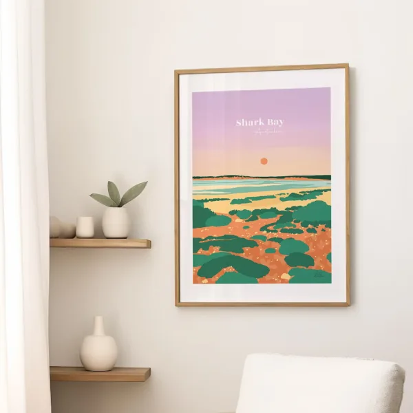 Une affiche sur un mur dans le salon illustrant l'eau turquoise et de la plage de Shark Bay en Australie