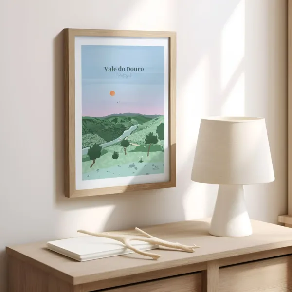 Une affiche sur un mur dans un bureau illustrant les vignes de la vallée du Douro au Portugal