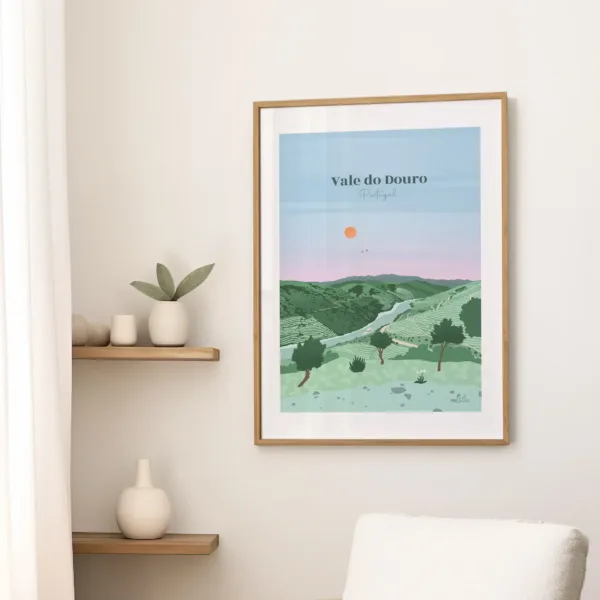 Une affiche sur un mur dans un salon illustrant les vignes de la vallée du Douro au Portugal